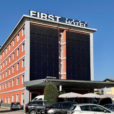 First Hotel Malpensa Case Nuove  Kültér fotó
